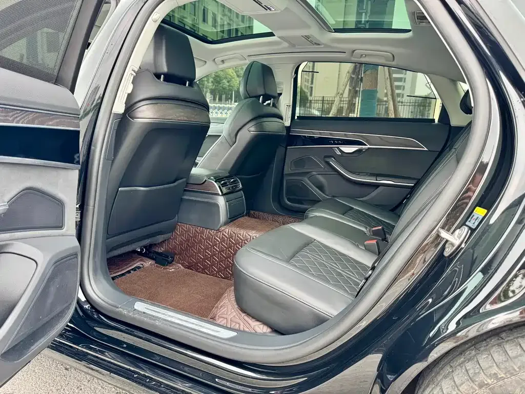 Audi A8 2023 из CN, фото 8
