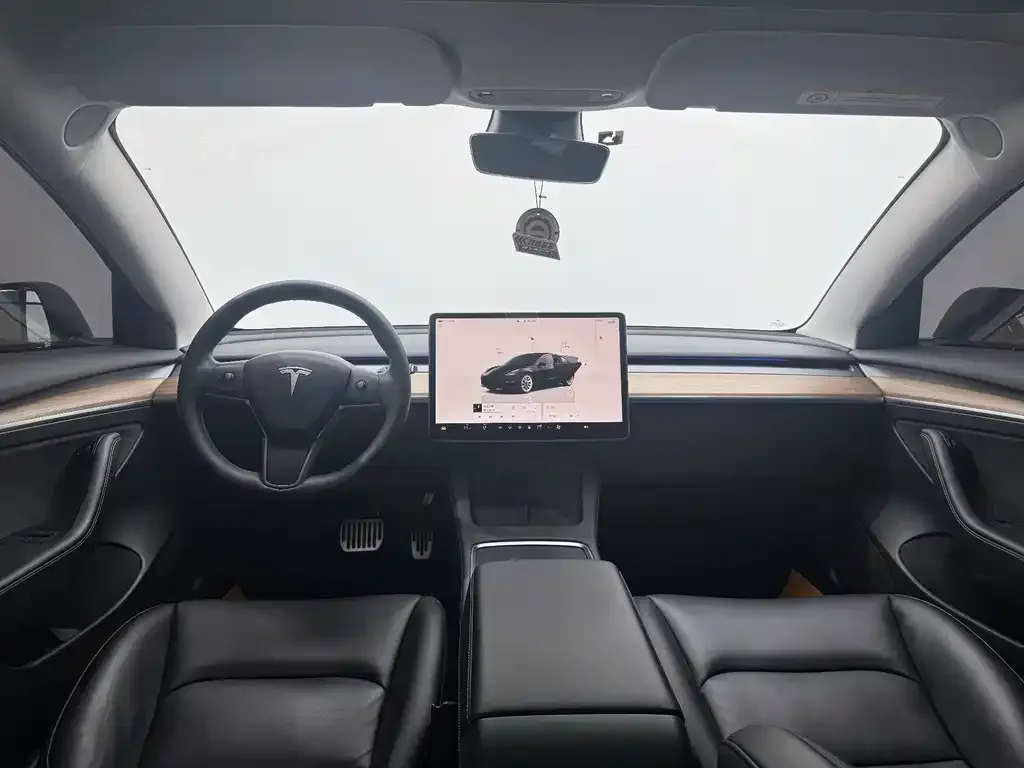 Tesla Model 3 — фото 7