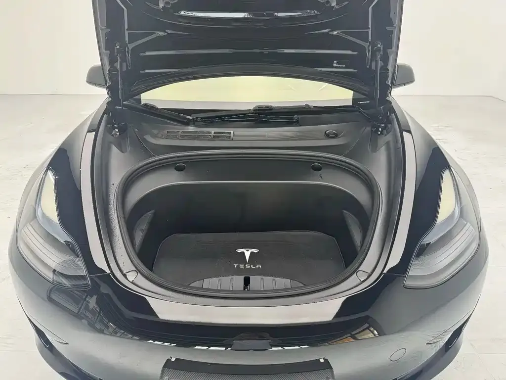 Tesla Model 3 — фото 9