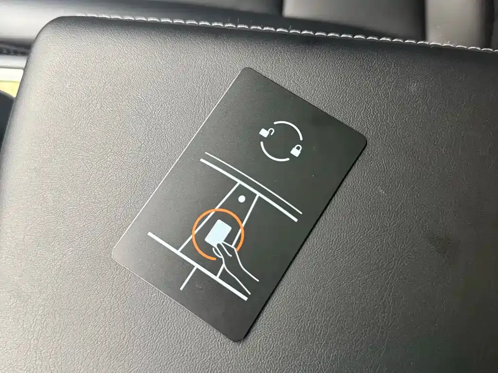 Tesla Model 3 — фото 10