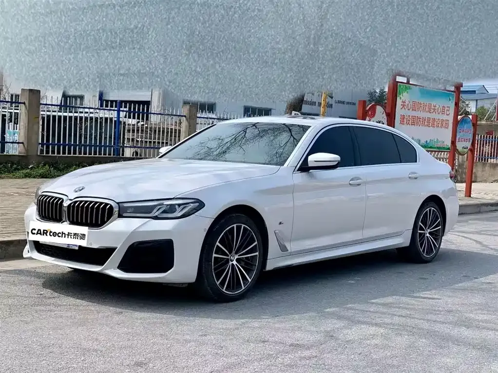 BMW 5 Series — фото 1