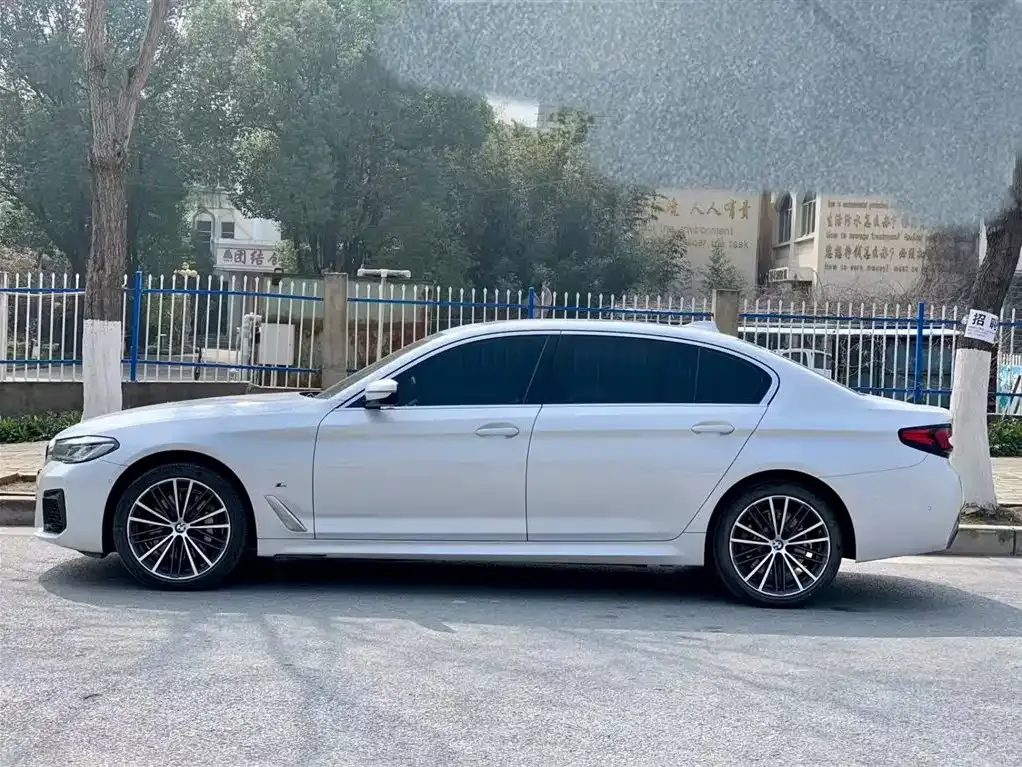BMW 5 Series — фото 4