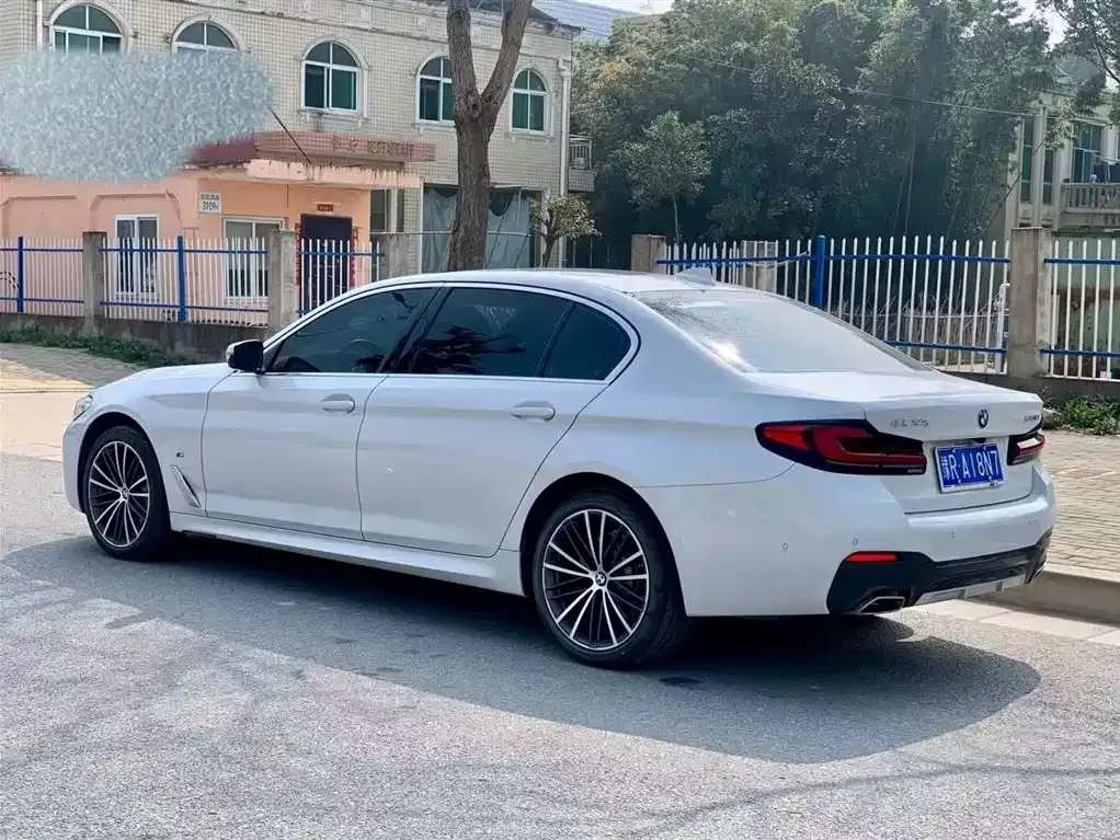 BMW 5 Series — фото 9