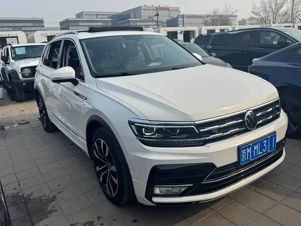 Volkswagen Tiguan L — фото 8