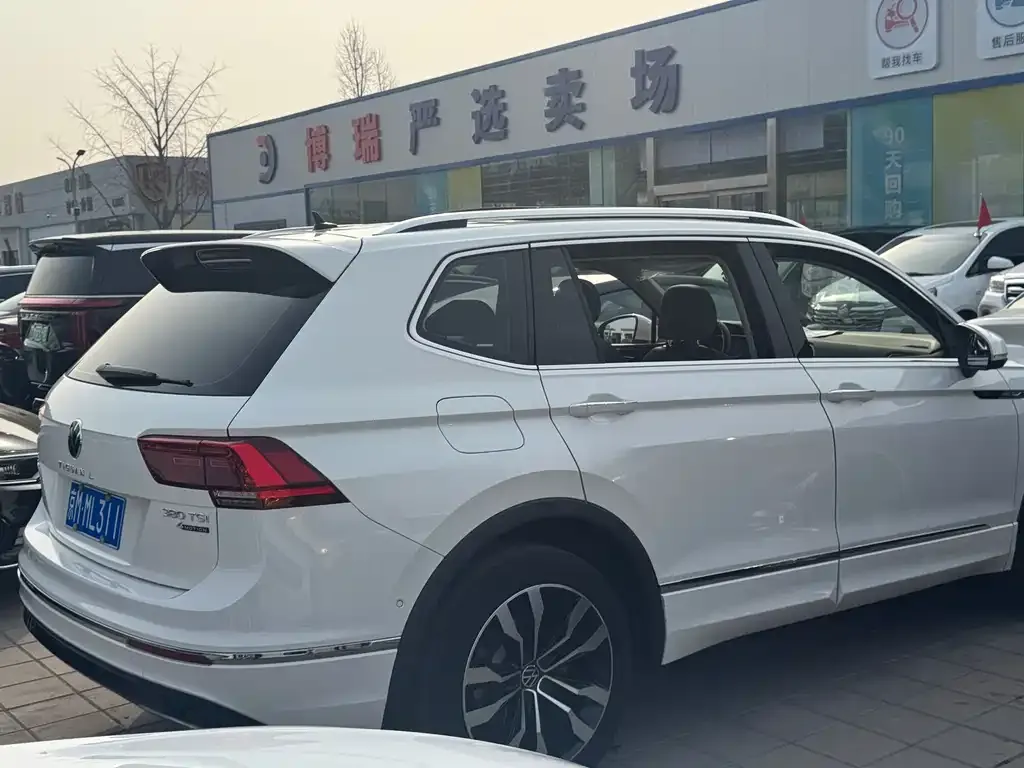 Volkswagen Tiguan L — фото 2
