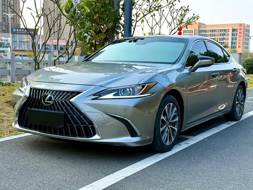Lexus ES — фото 1