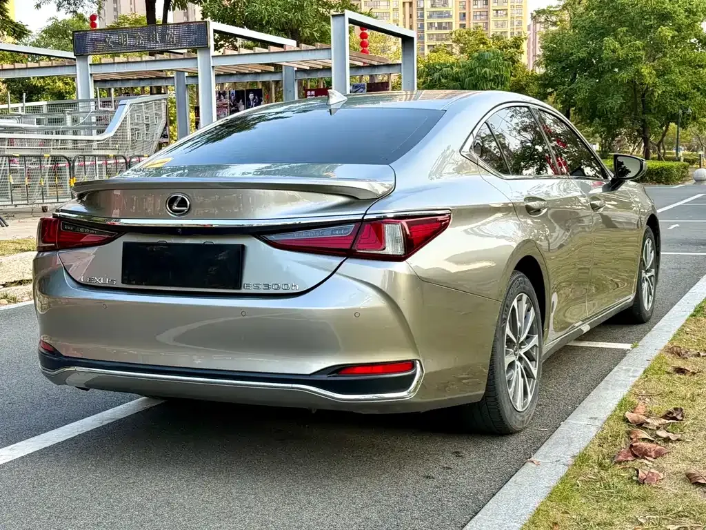 Lexus ES — фото 8