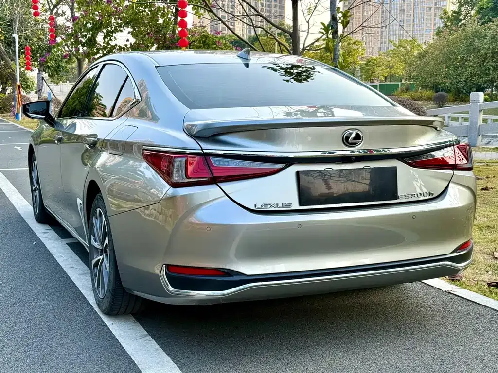 Lexus ES — фото 5