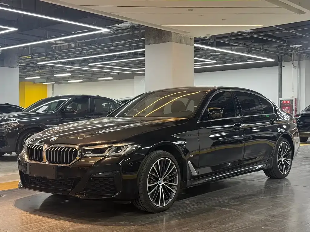 BMW 5 Series — фото 1