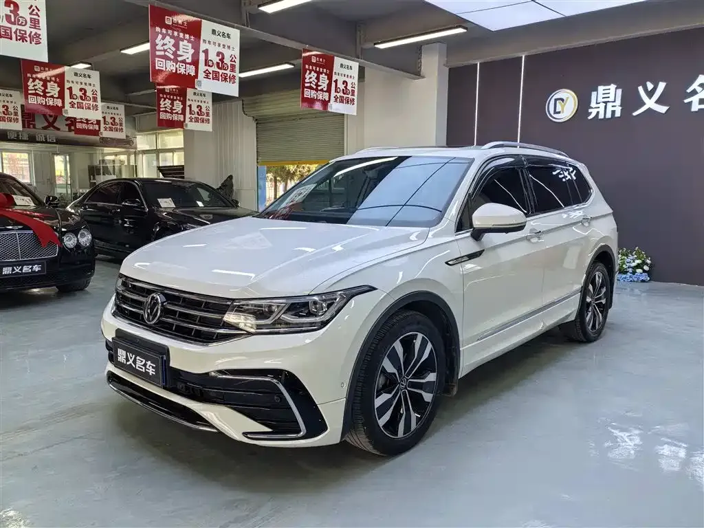 Volkswagen Tiguan L — фото 1