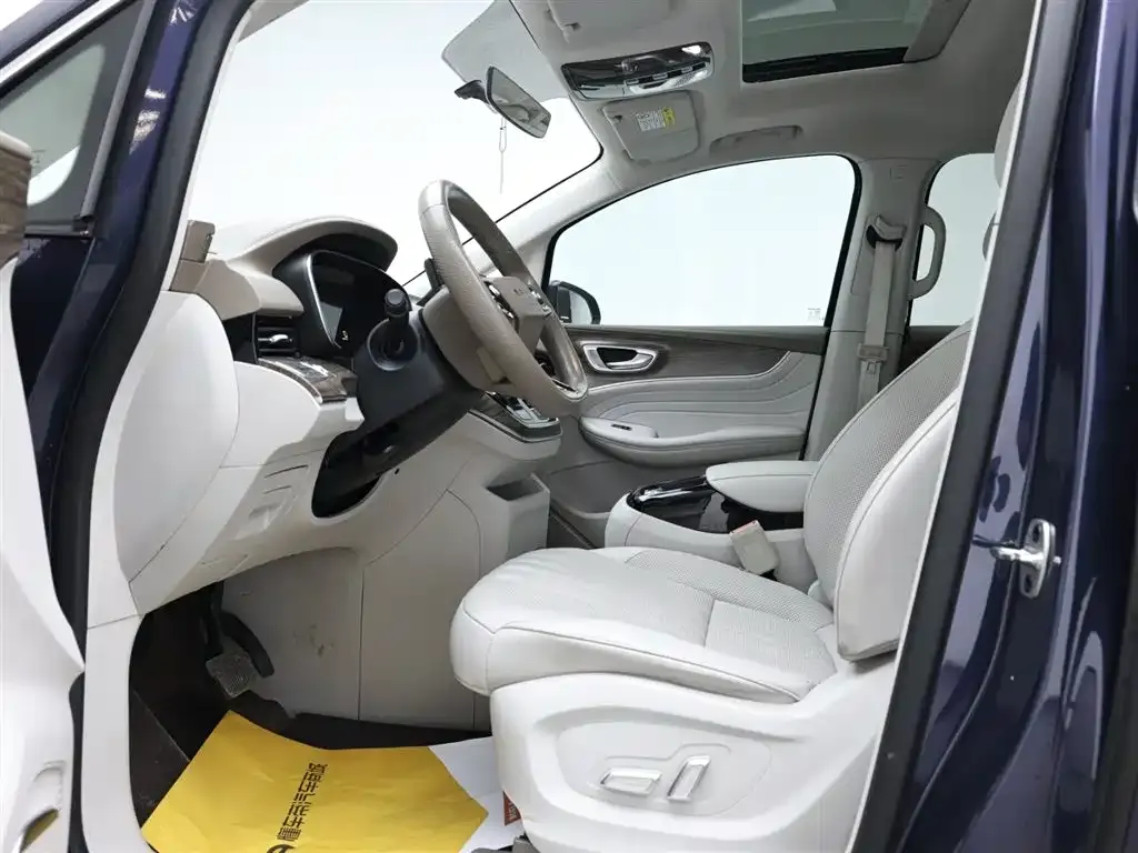 Roewe iMAX8 New Energy — фото 7