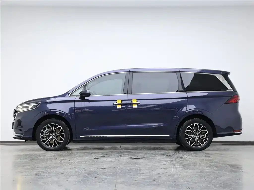 Roewe iMAX8 New Energy — фото 4