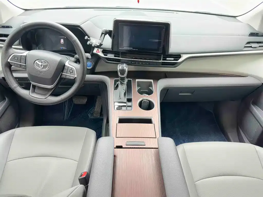 Toyota Granvia 2024 из CN, фото 4