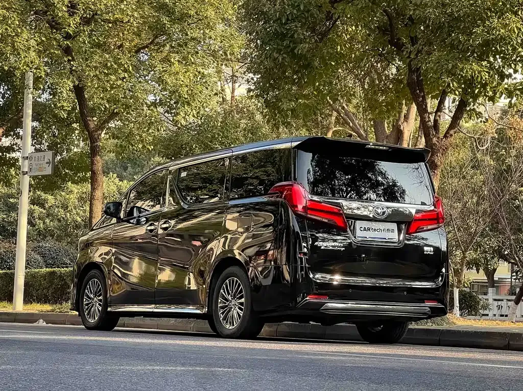 Toyota Alphard 2023 из CN, фото 10