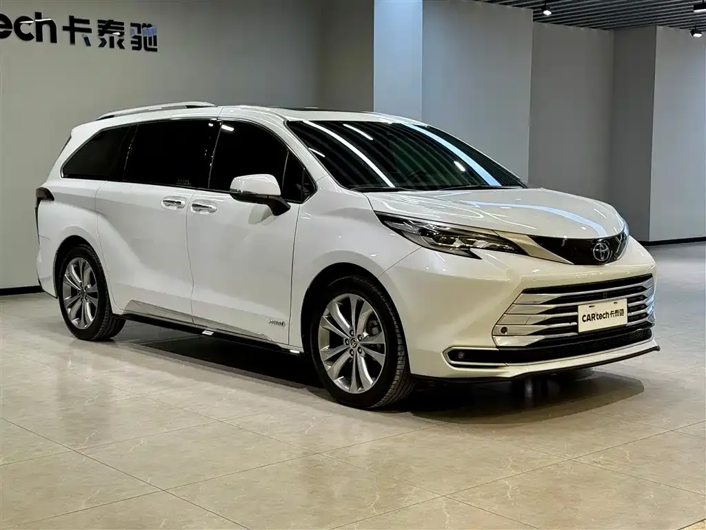 Toyota Sienna 2023 из CN, фото 2