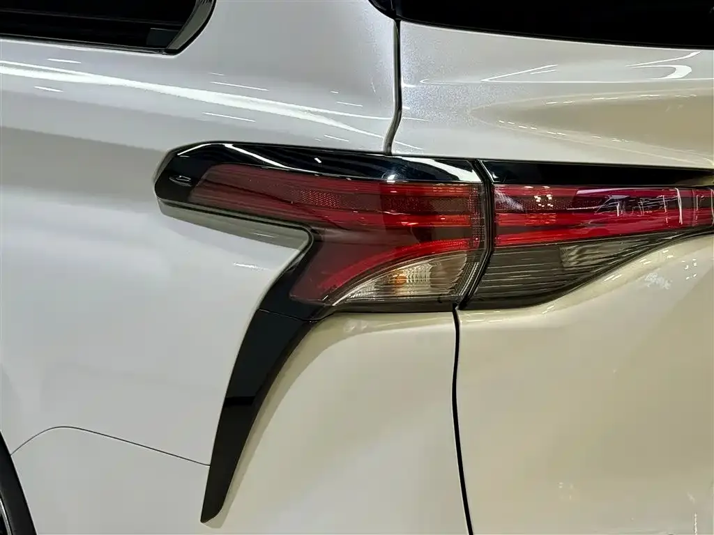 Toyota Sienna 2023 из CN, фото 3