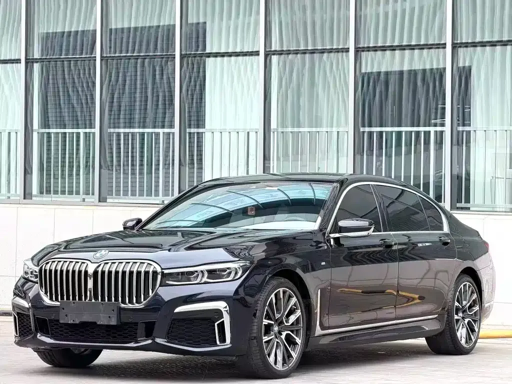 BMW 7 Series — фото 1