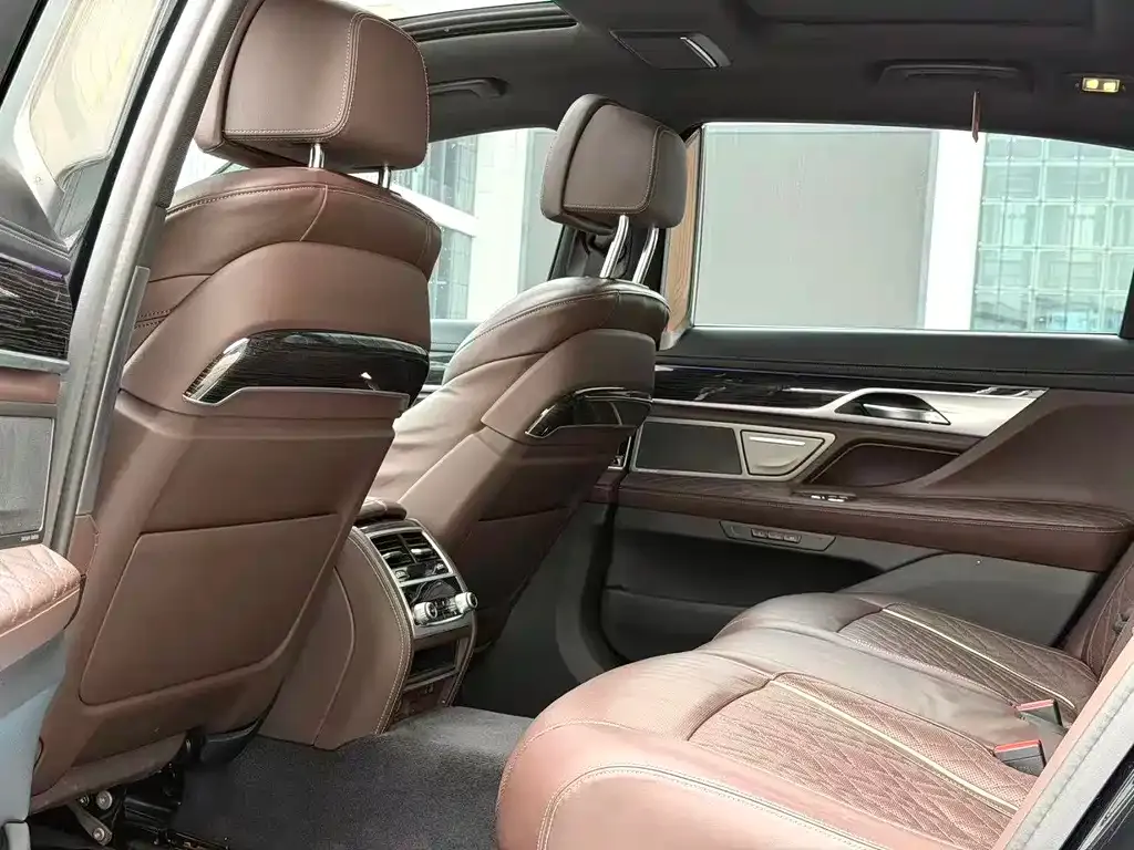 BMW 7 Series — фото 4