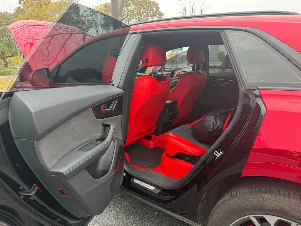 Audi Q8 2021 из CN, фото 5