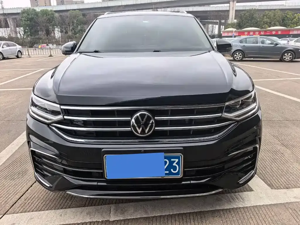 Volkswagen Tiguan L — фото 2