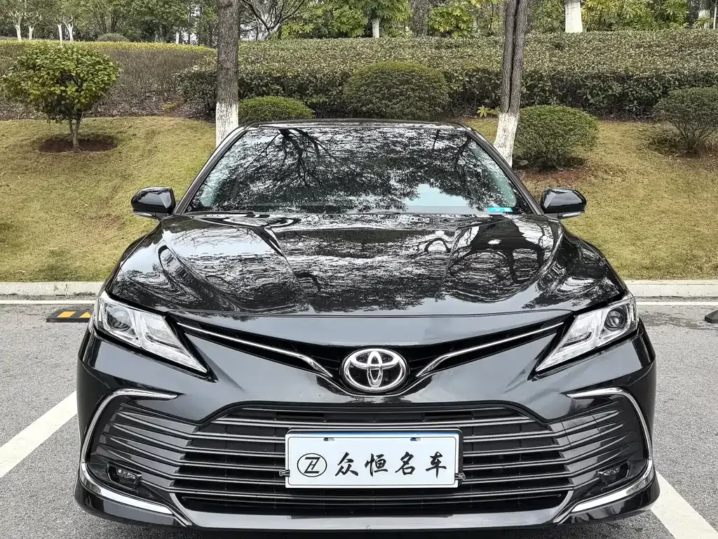 Toyota Camry — фото 10
