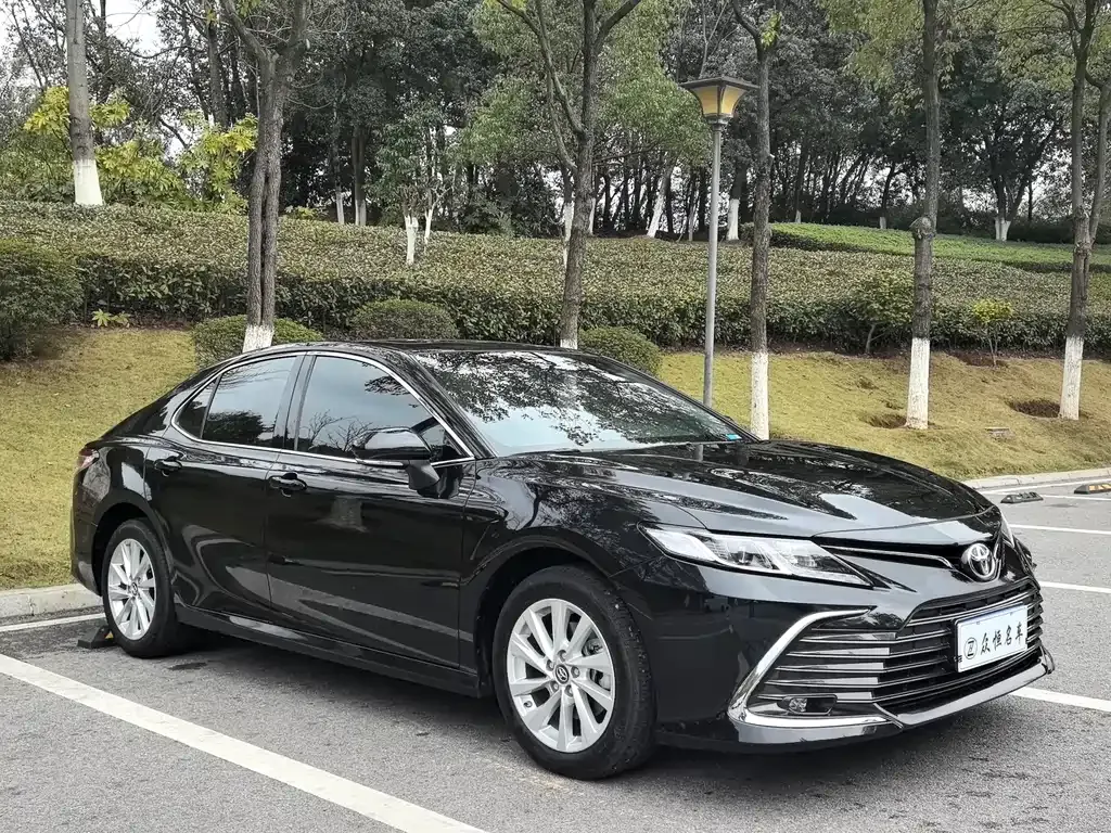 Toyota Camry — фото 6