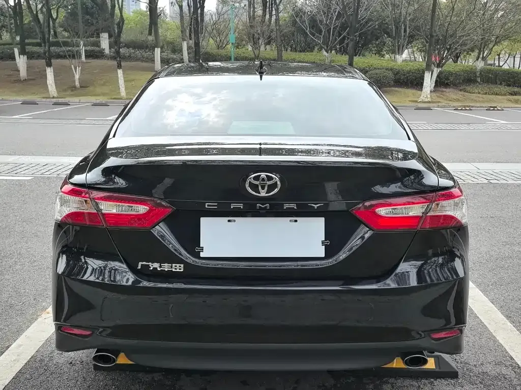 Toyota Camry — фото 5