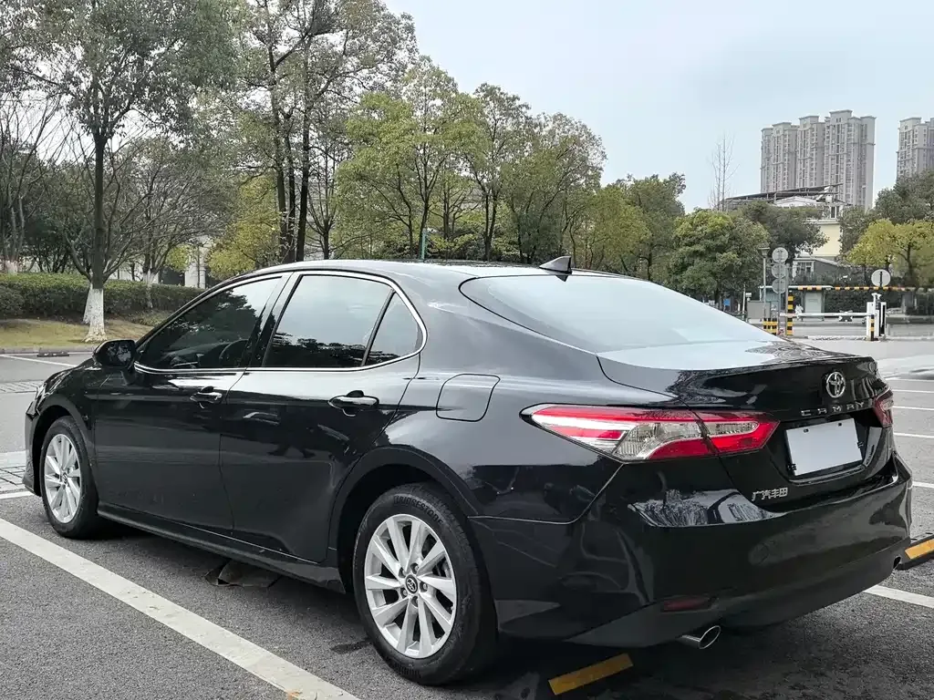 Toyota Camry — фото 4