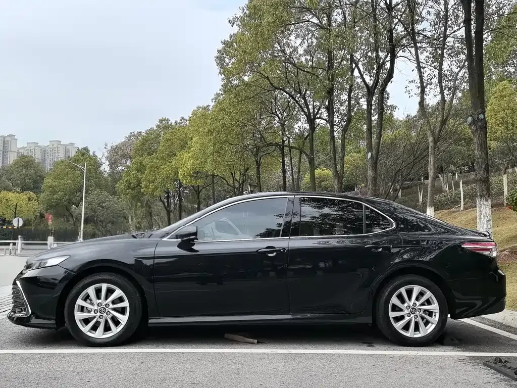 Toyota Camry — фото 8