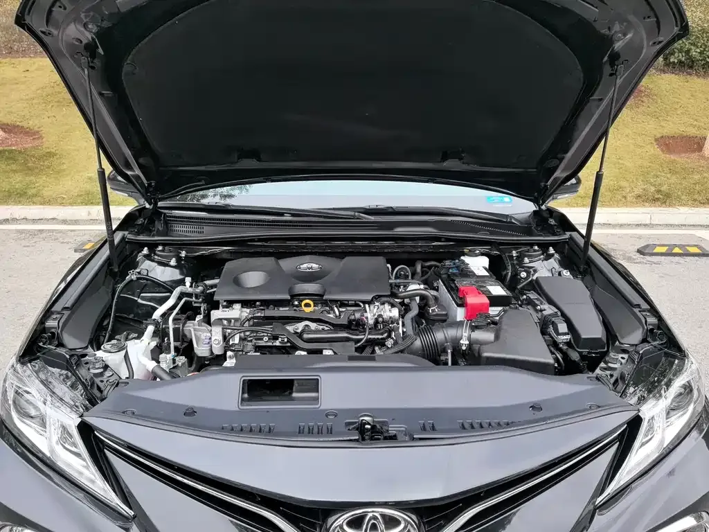Toyota Camry — фото 2