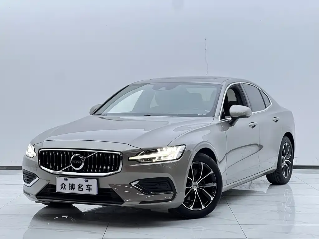 Volvo S60 — фото 1