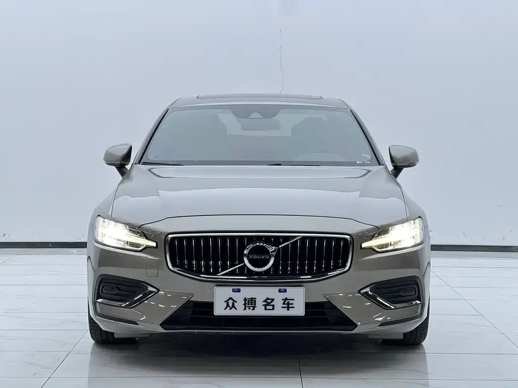 Volvo S60 — фото 10
