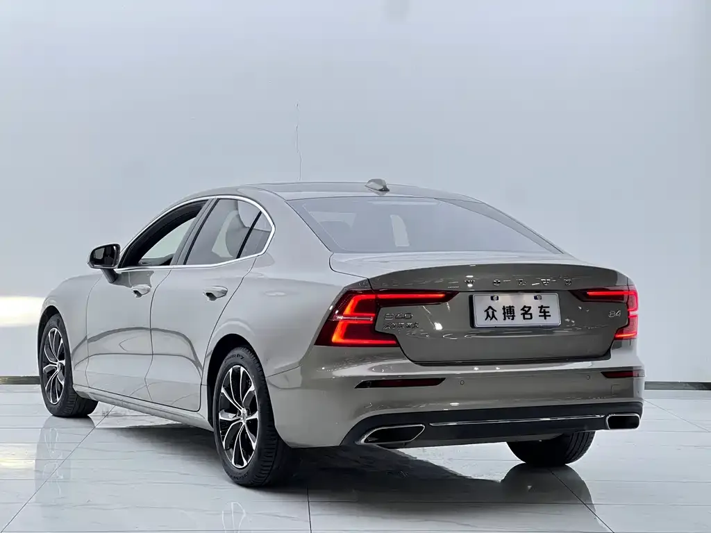 Volvo S60 — фото 4