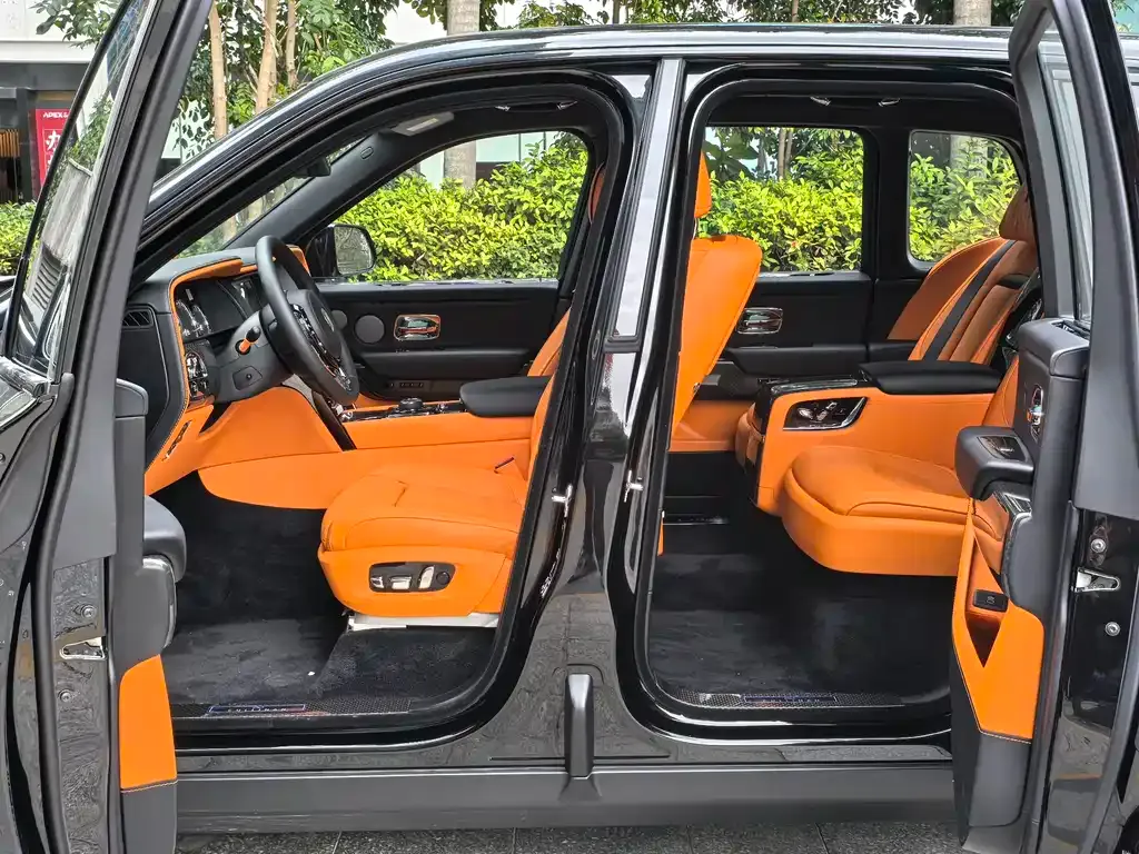 Rolls-Royce Cullinan 2023 из CN, фото 8