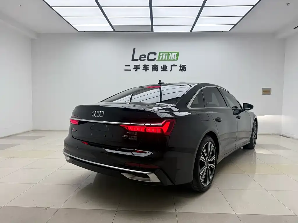 Audi A6L — фото 10