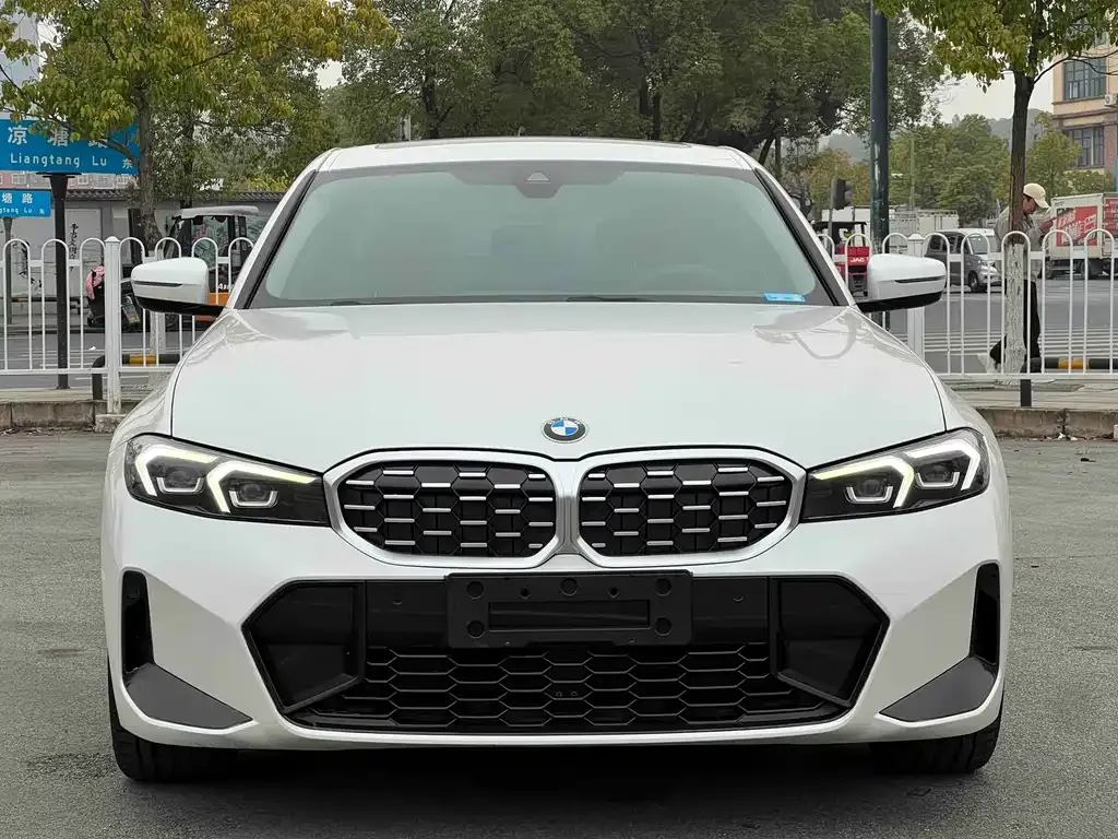 BMW 3 Series 2023 из CN, фото 10