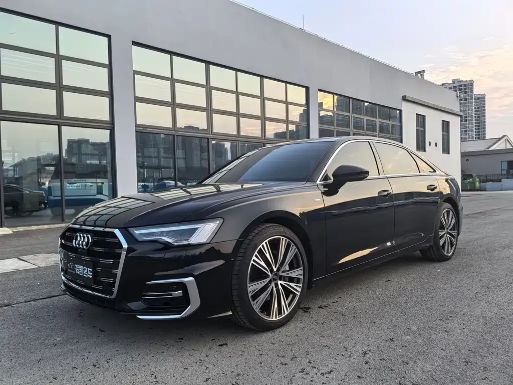 Audi A6L — фото 1