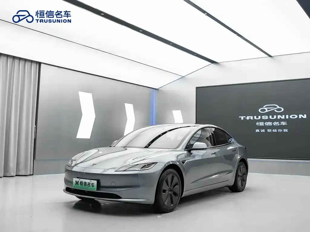 Tesla Model 3 — фото 1
