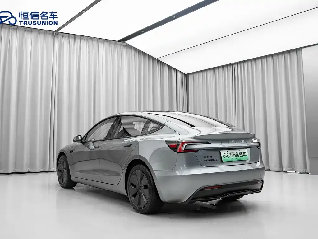 Tesla Model 3 — фото 9