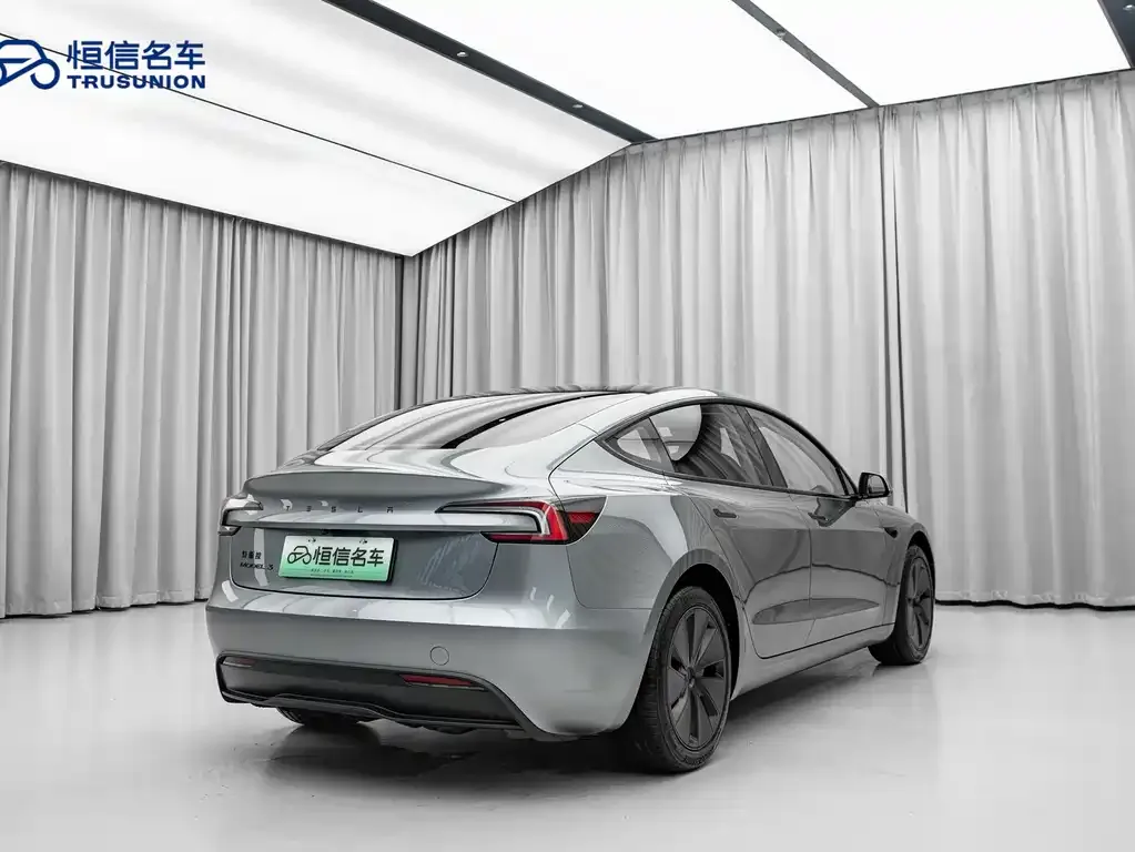 Tesla Model 3 — фото 8