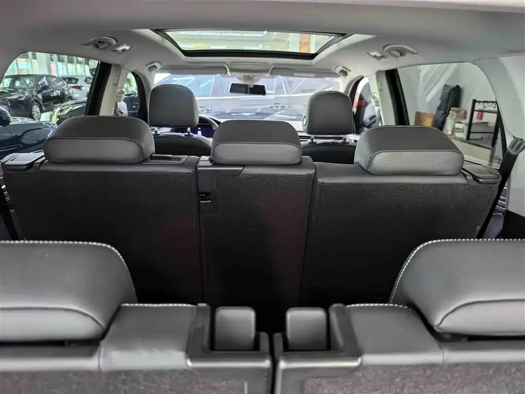 Volkswagen Tiguan L — фото 10