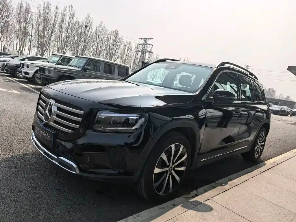 Mercedes-Benz GLB — фото 1