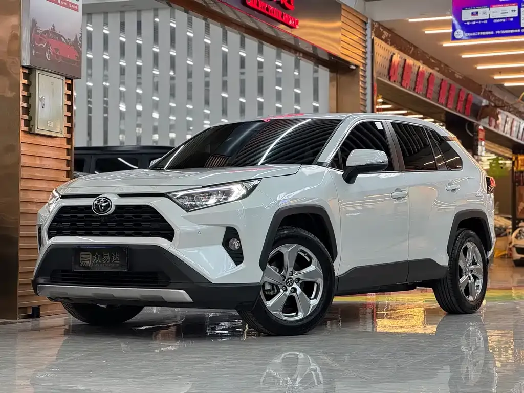 Toyota RAV4 2023 из CN, фото 1