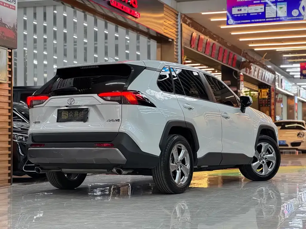 Toyota RAV4 2023 из CN, фото 8