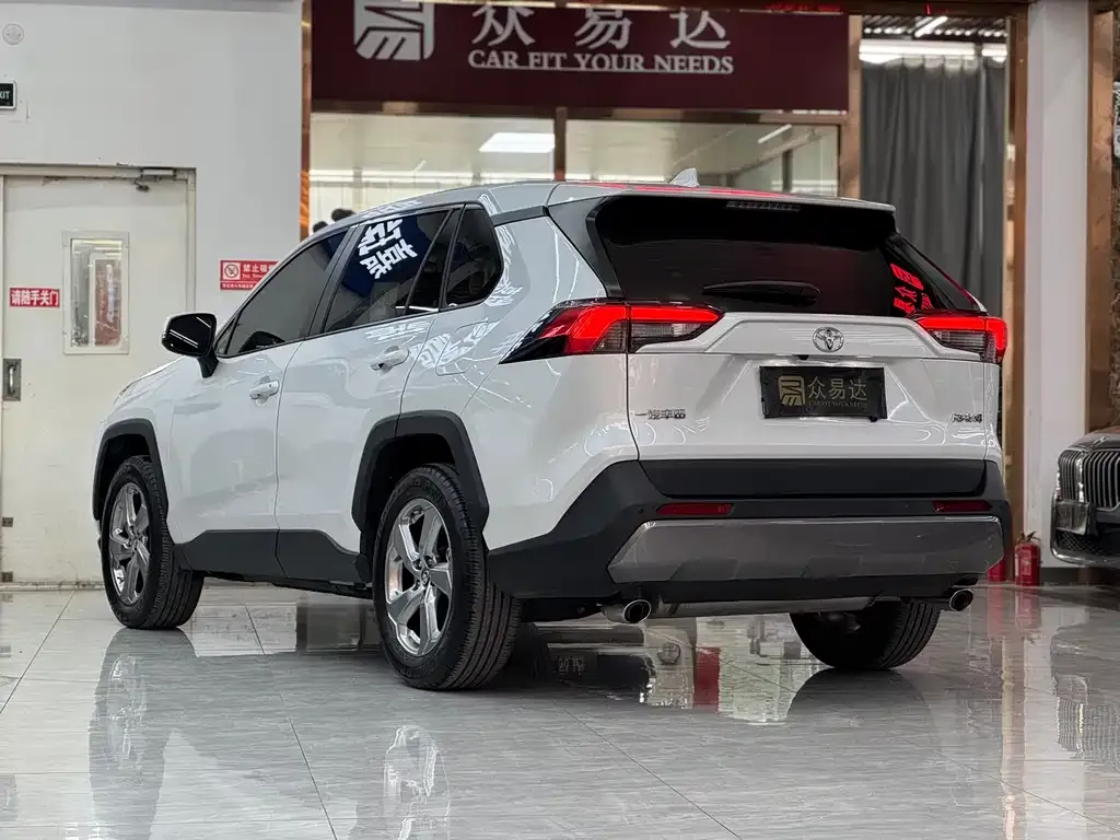 Toyota RAV4 2023 из CN, фото 4