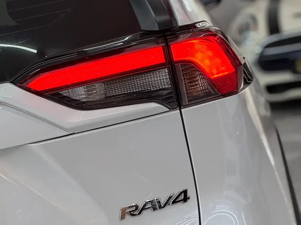 Toyota RAV4 2023 из CN, фото 3