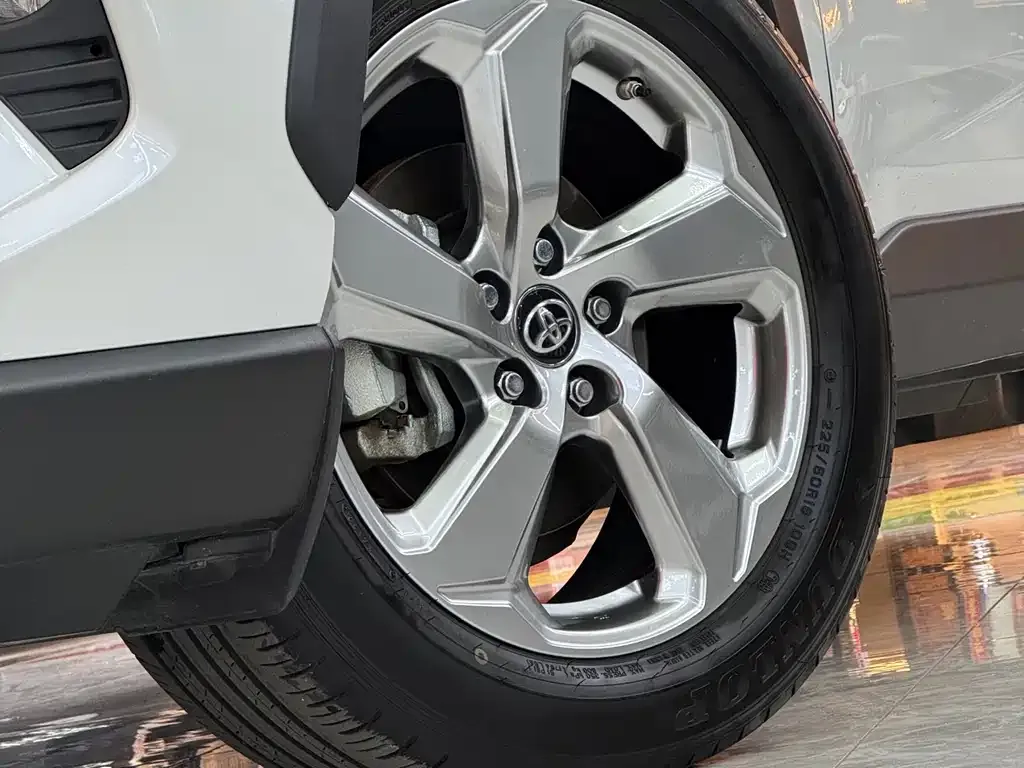 Toyota RAV4 2023 из CN, фото 2
