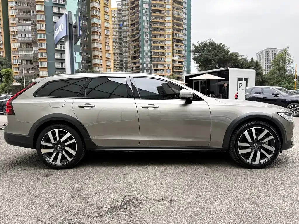 Volvo V90 — фото 10