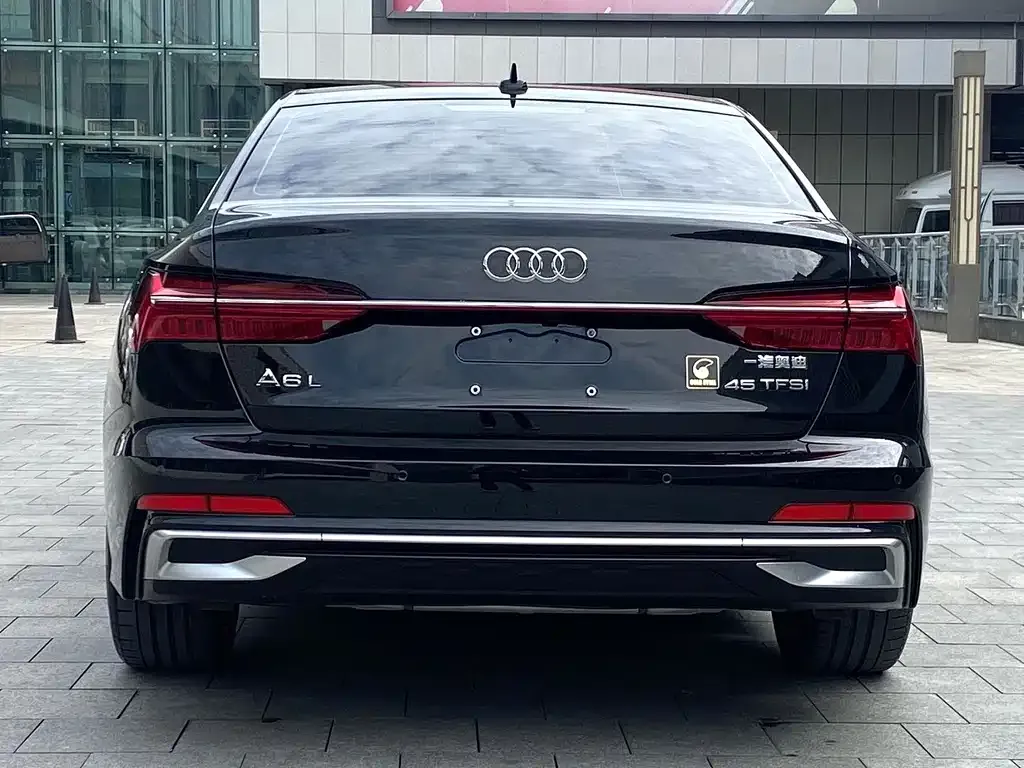 Audi A6L — фото 9