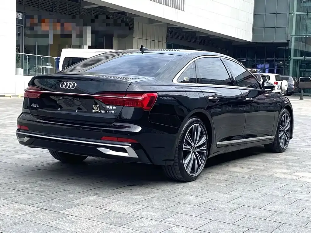 Audi A6L — фото 8